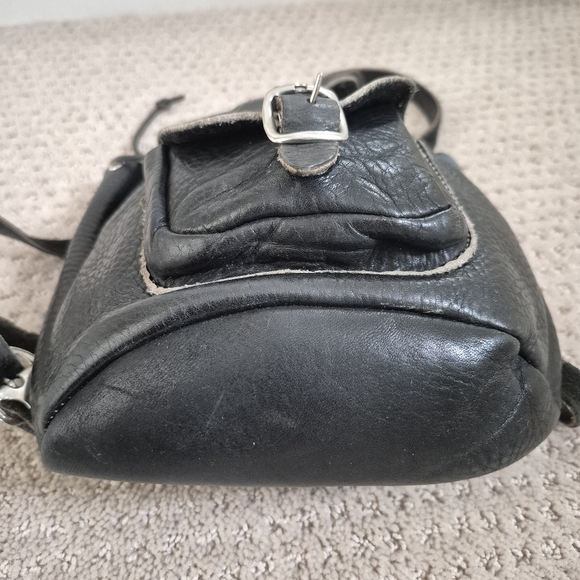 ROOTS Vintage Black MINI Leather Backpack - Picture 6 of 12